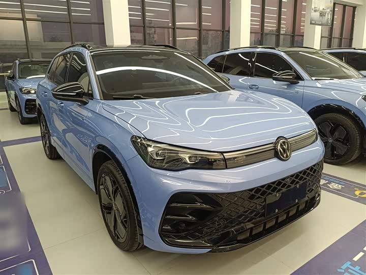 Фото 4 - Volkswagen Tiguan L Pro