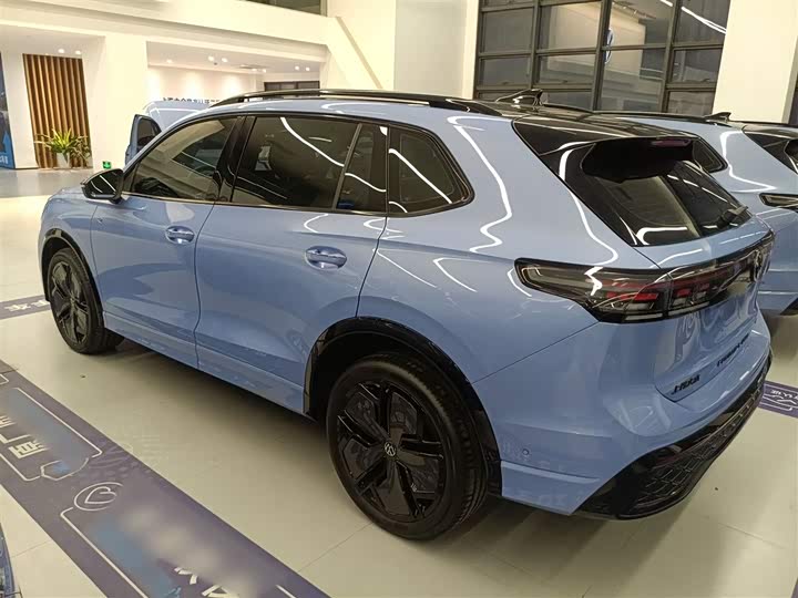 Фото 5 - Volkswagen Tiguan L Pro