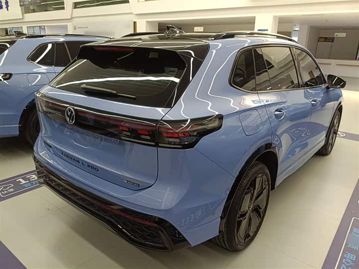 Фото 7 - Volkswagen Tiguan L Pro