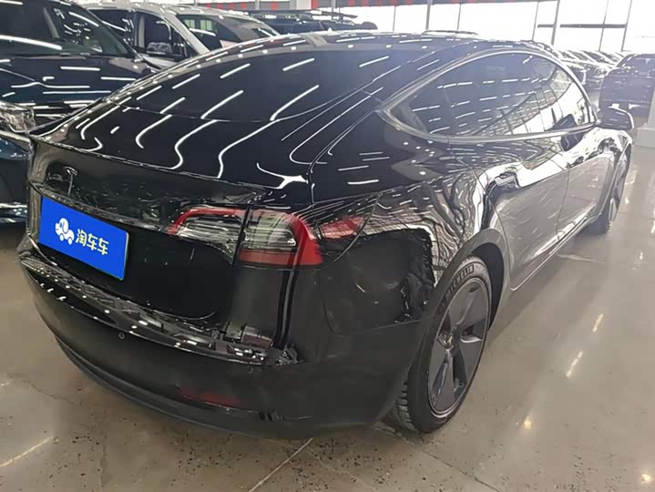 Фото 3 - Tesla Model 3