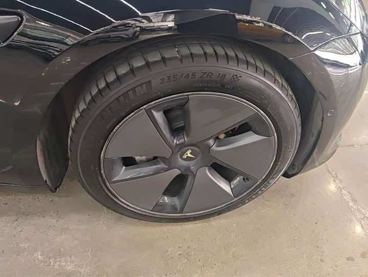 Фото 6 - Tesla Model 3