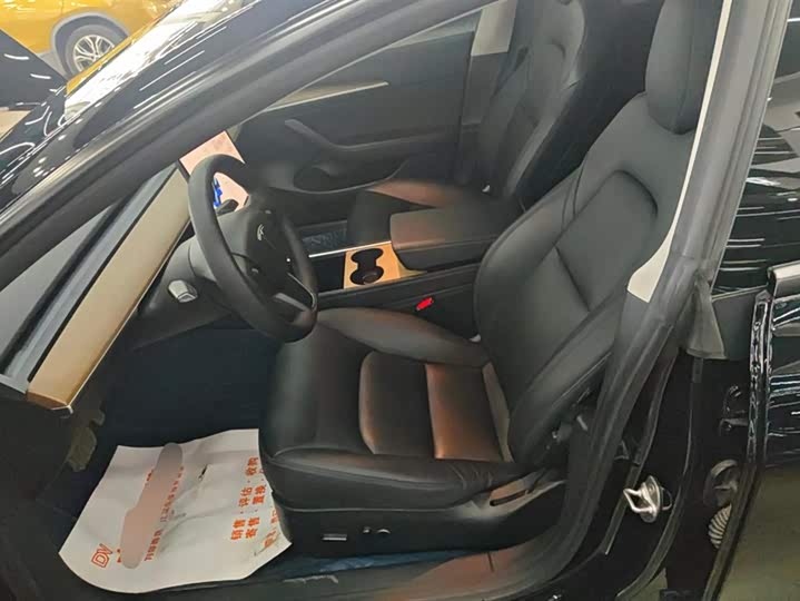 Фото 9 - Tesla Model 3