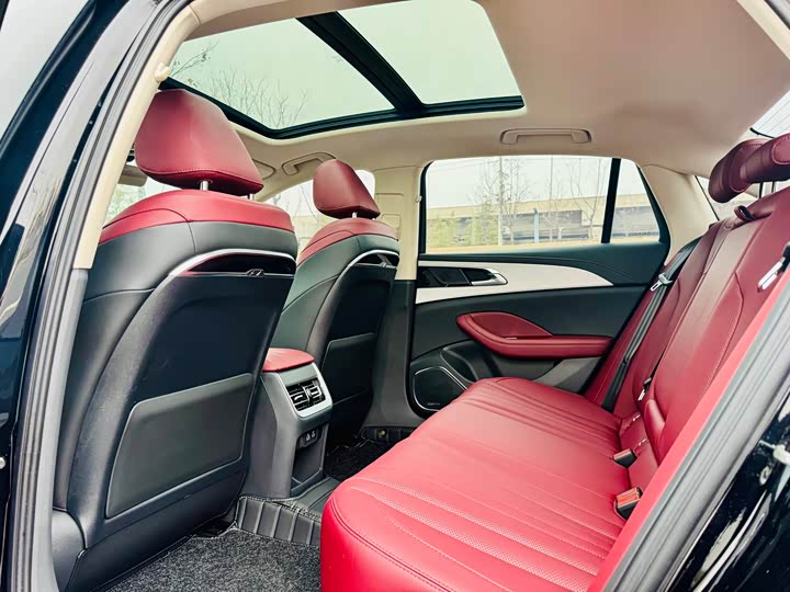 Фото 6 - Hongqi H5