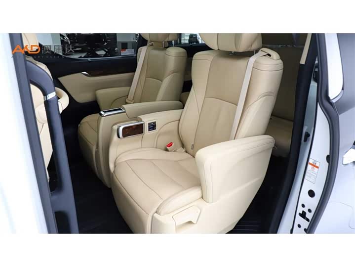 Фото 7 - Toyota Alphard