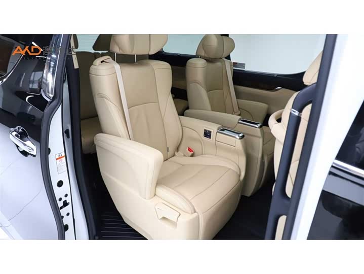 Фото 8 - Toyota Alphard