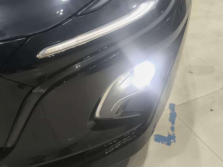 Фото 5 - Hongqi E-QM5