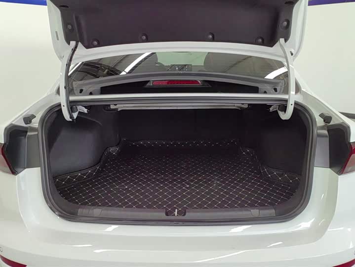 Фото 4 - Geely Emgrand