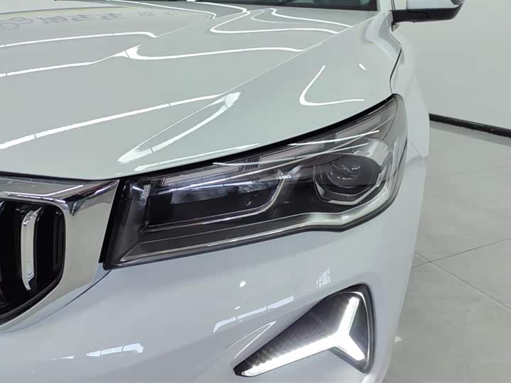 Фото 5 - Geely Emgrand