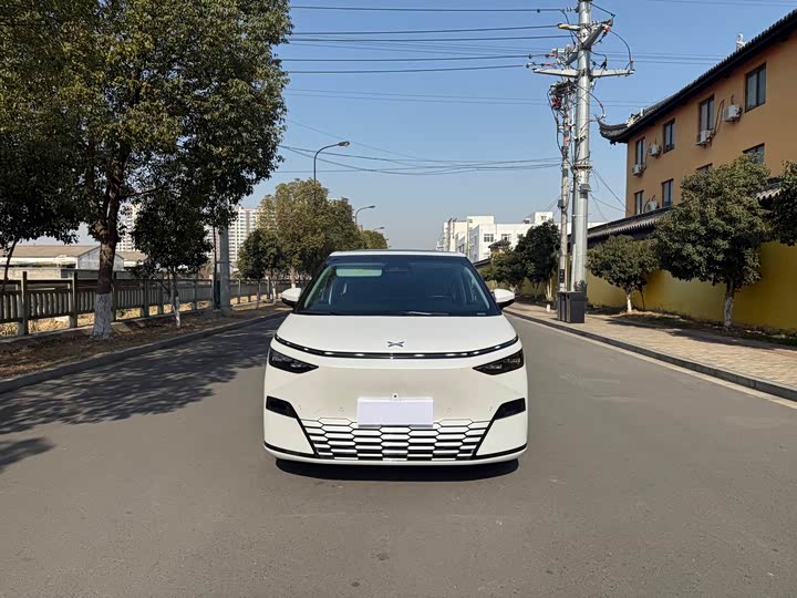 Фото 2 - XPeng X9