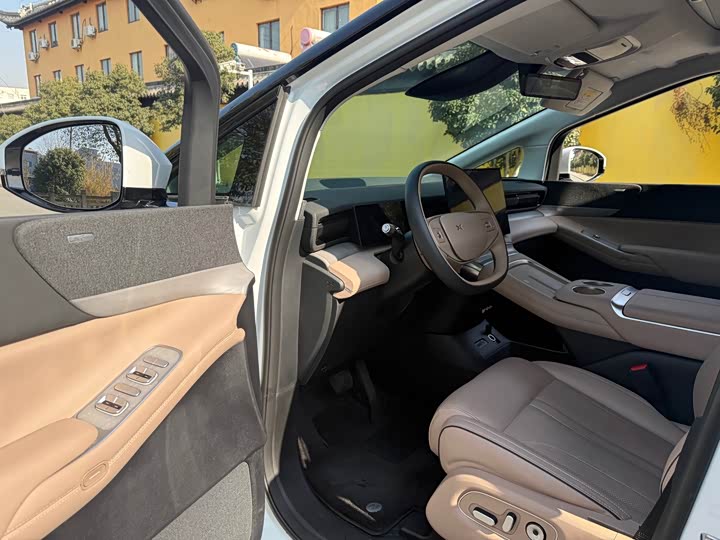 Фото 6 - XPeng X9