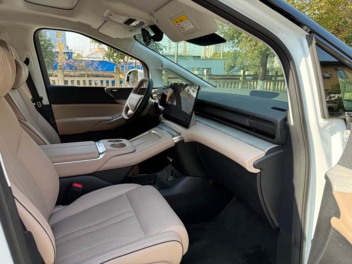 Фото 8 - XPeng X9