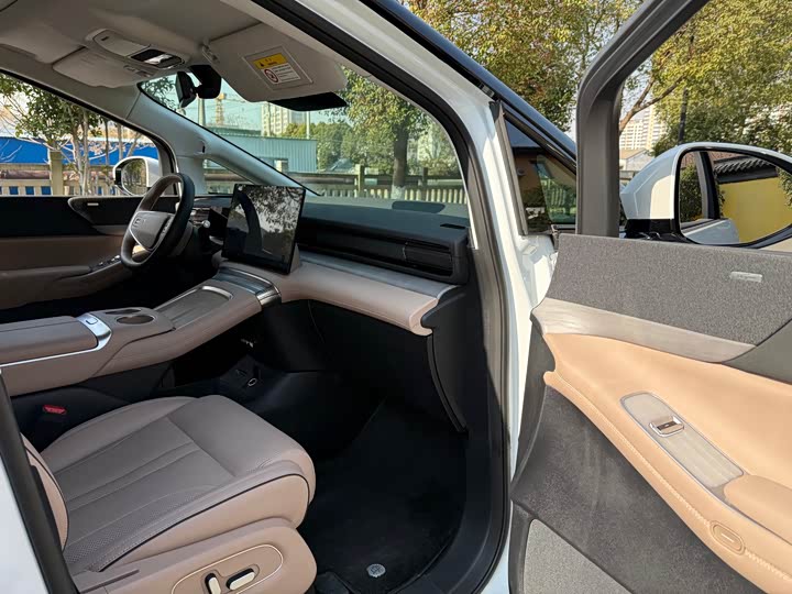 Фото 9 - XPeng X9