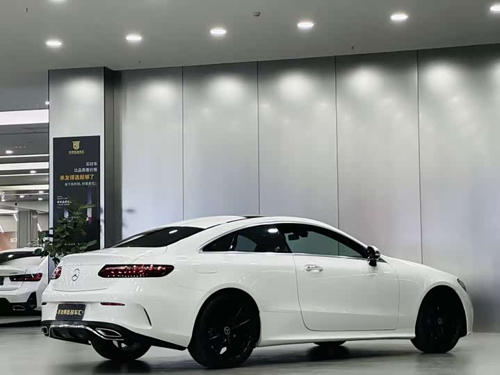 Фото 7 - Mercedes-Benz E-Class