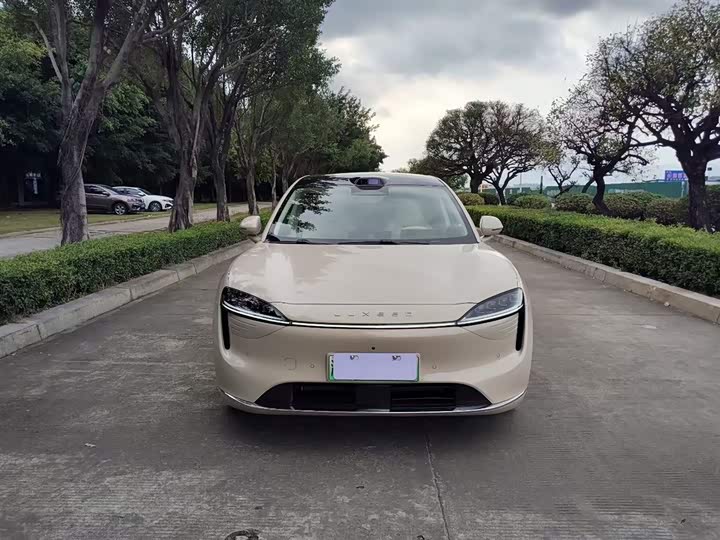 Фото 2 - Luxeed R7