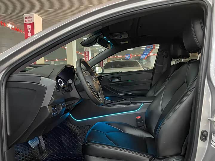 Фото 4 - Toyota Avalon