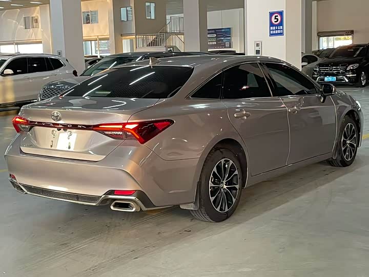 Фото 7 - Toyota Avalon