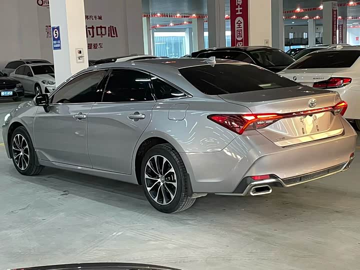 Фото 9 - Toyota Avalon