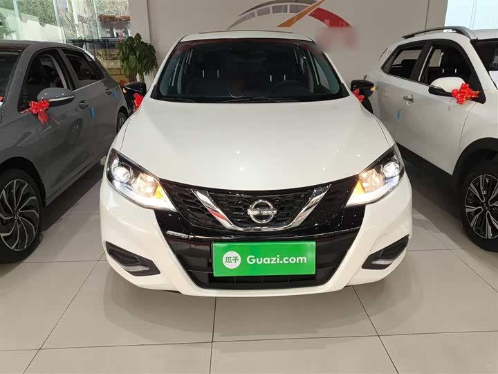 Фото 3 - Nissan Tiida