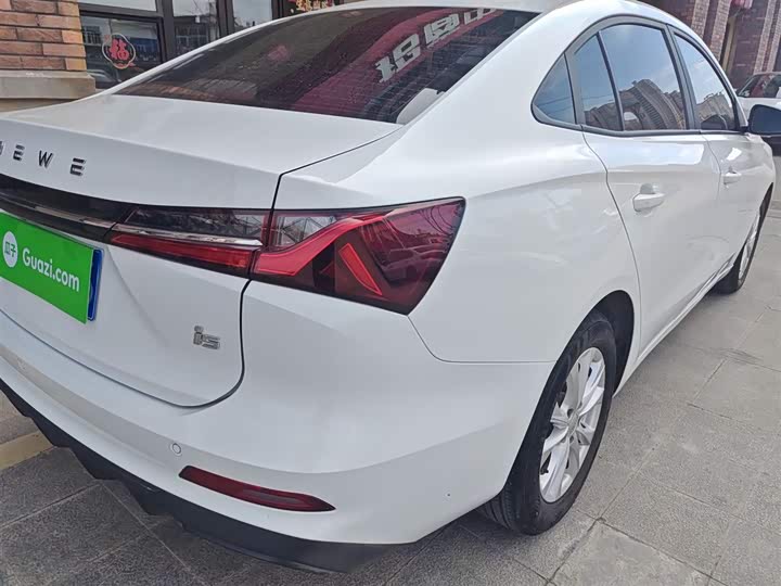 Фото 8 - Roewe i5