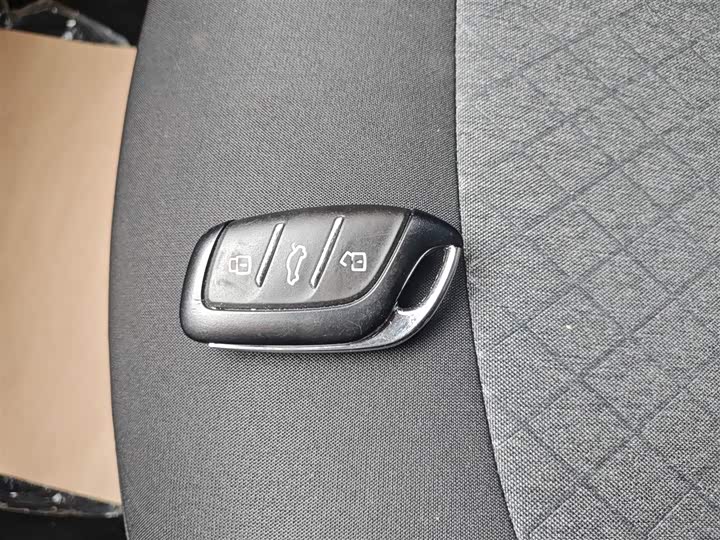 Фото 9 - Roewe i5