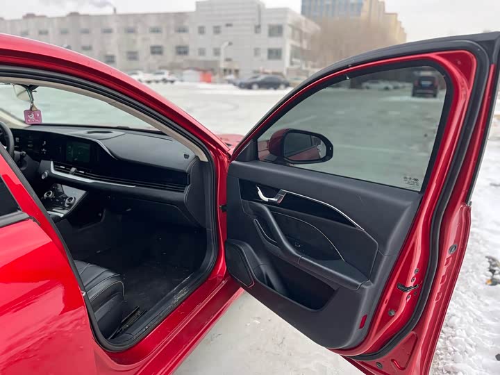 Фото 7 - Bestune B70