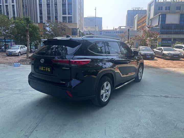 Фото 7 - Toyota Highlander