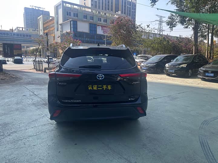 Фото 8 - Toyota Highlander