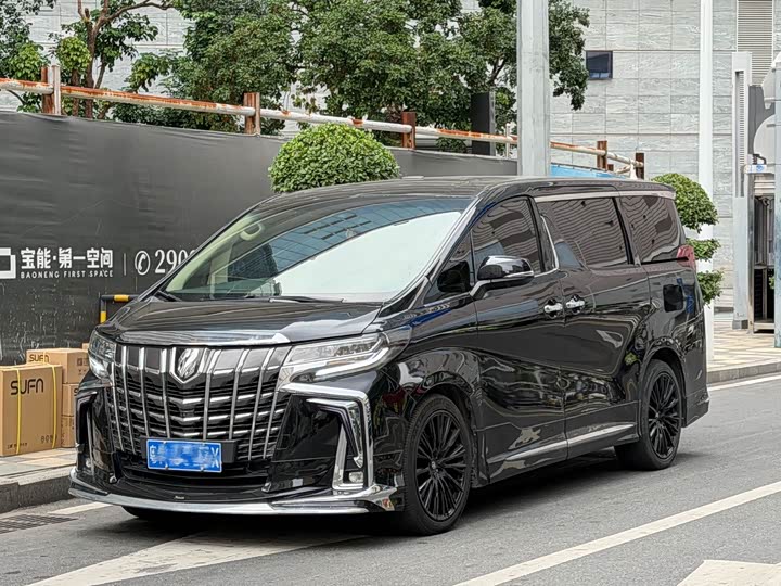 Фото 1 - Toyota Alphard