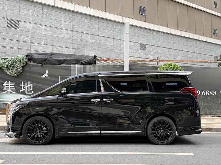 Фото 3 - Toyota Alphard
