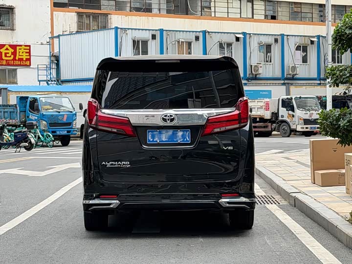 Фото 5 - Toyota Alphard