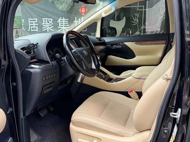 Фото 8 - Toyota Alphard