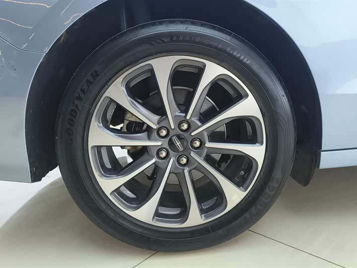 Фото 6 - Lincoln Z (Zephyr)