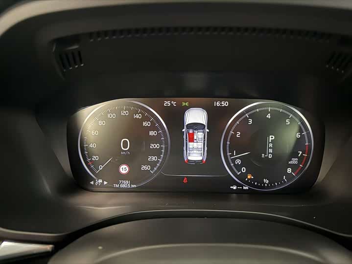 Фото 9 - Volvo XC60