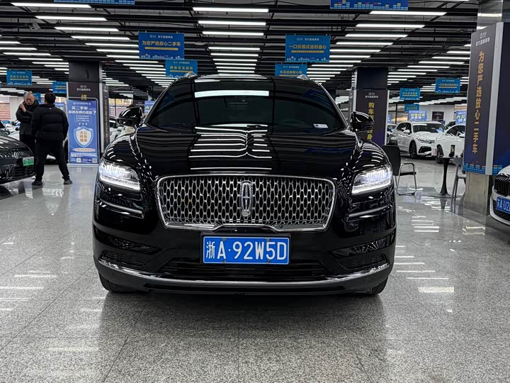 Фото 1 - Lincoln Nautilus