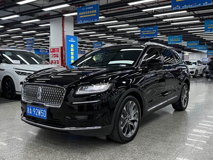 Фото 3 - Lincoln Nautilus