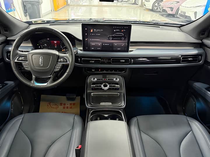 Фото 9 - Lincoln Nautilus