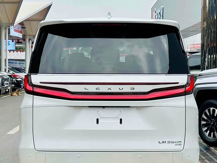 Фото 3 - Lexus LM