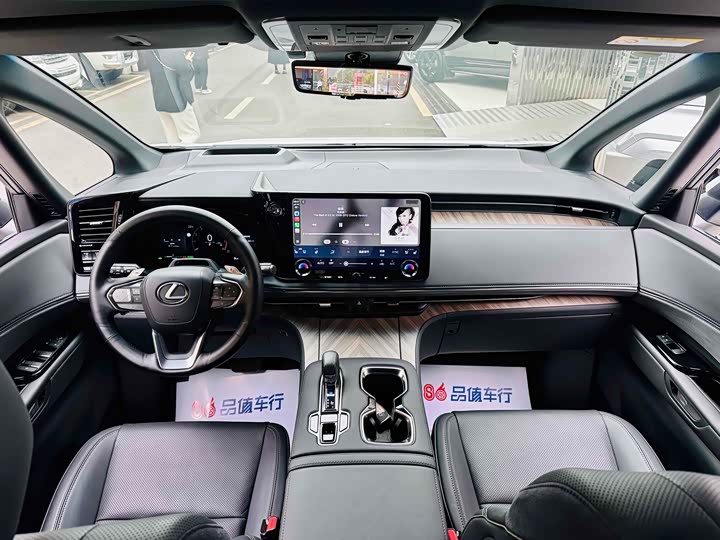 Фото 6 - Lexus LM