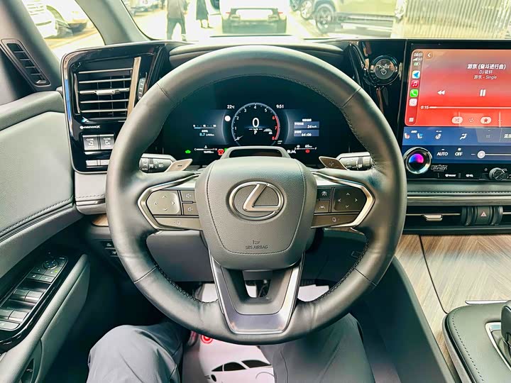 Фото 8 - Lexus LM