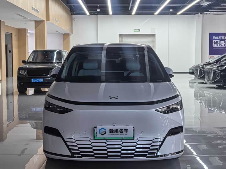 Фото 2 - XPeng X9