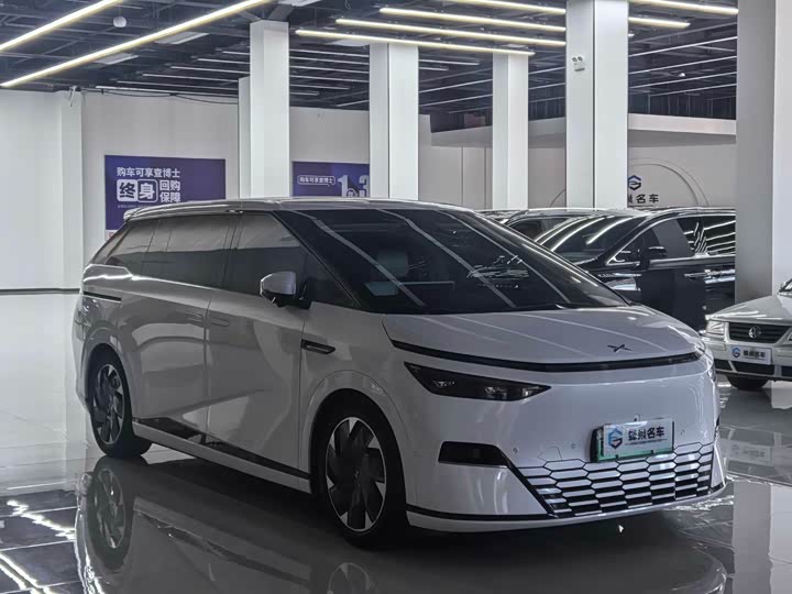 Фото 3 - XPeng X9