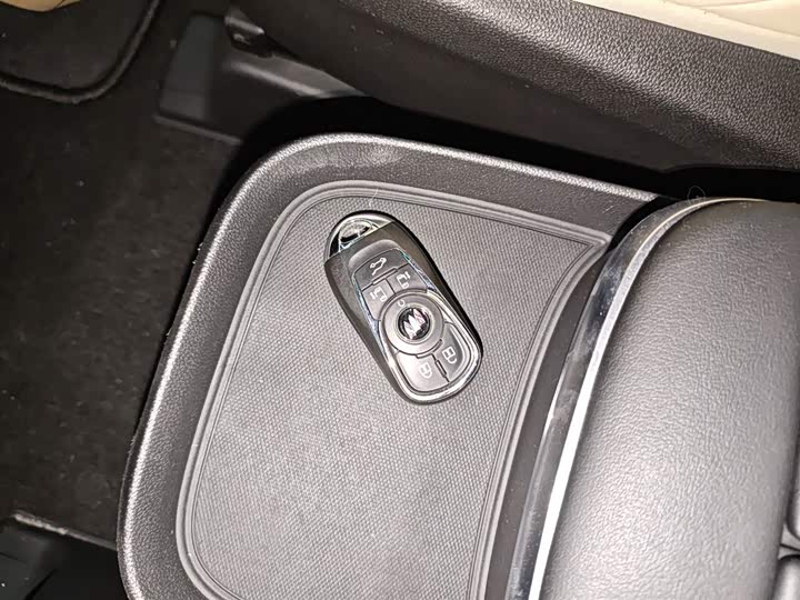 Фото 9 - Buick GL8 ES