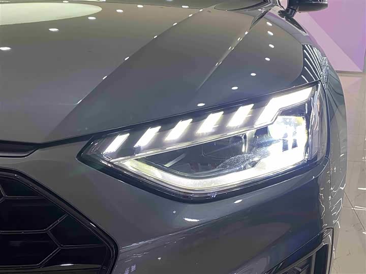 Фото 4 - Audi A4L