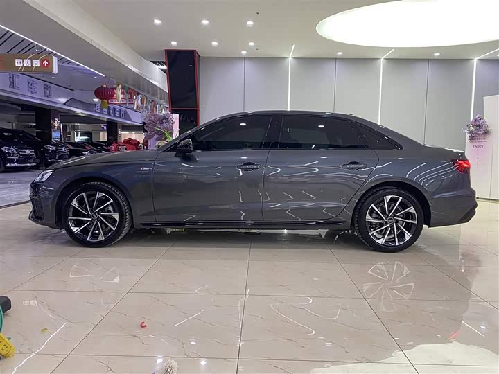 Фото 6 - Audi A4L