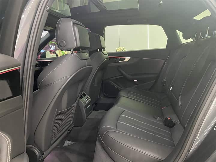 Фото 8 - Audi A4L