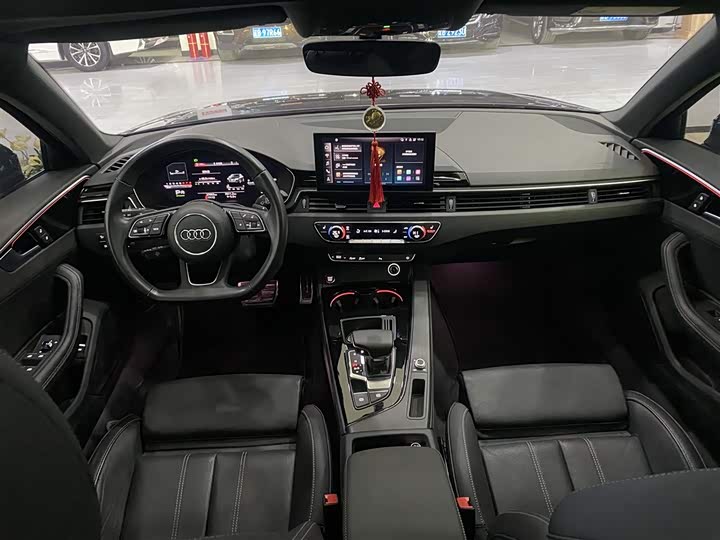 Фото 9 - Audi A4L