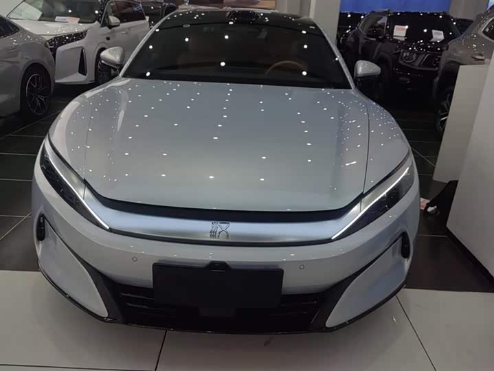 Фото 2 - BYD Han L