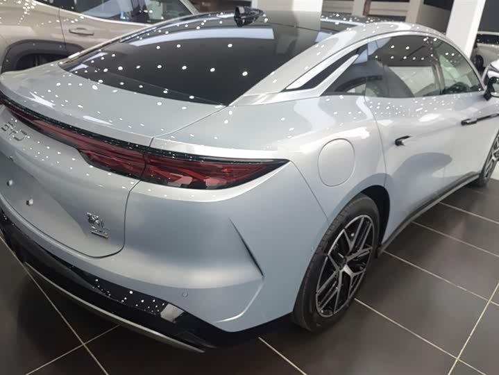 Фото 3 - BYD Han L