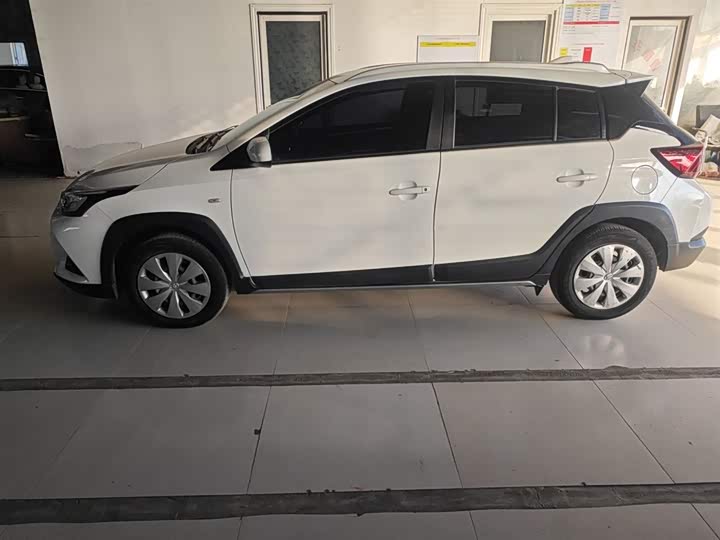 Фото 5 - Toyota Yaris L Hatchback