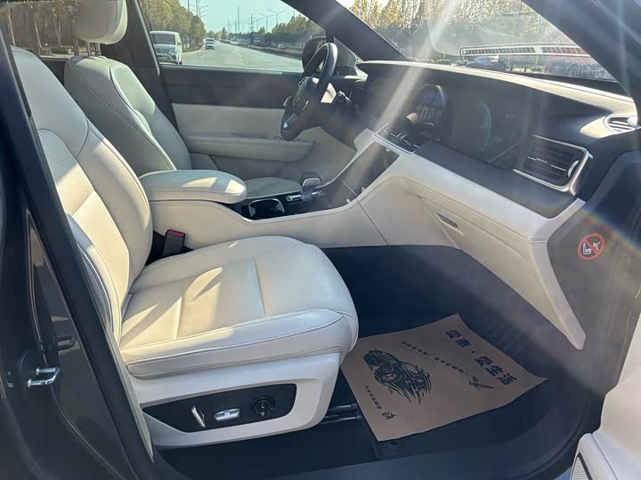 Фото 6 - LiXiang One